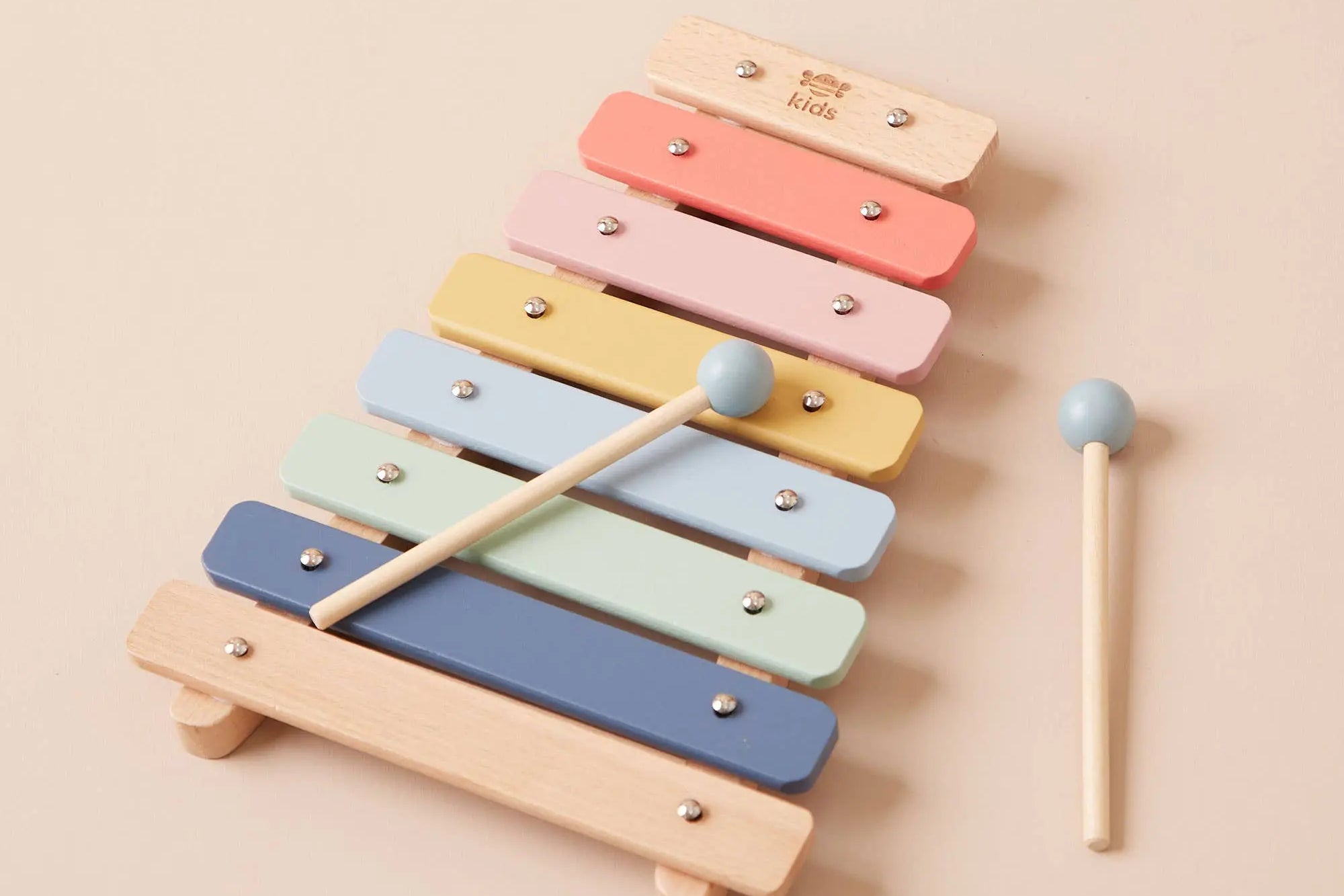Musikspielzeug und Musikinstrumente aus Holz für Kinder