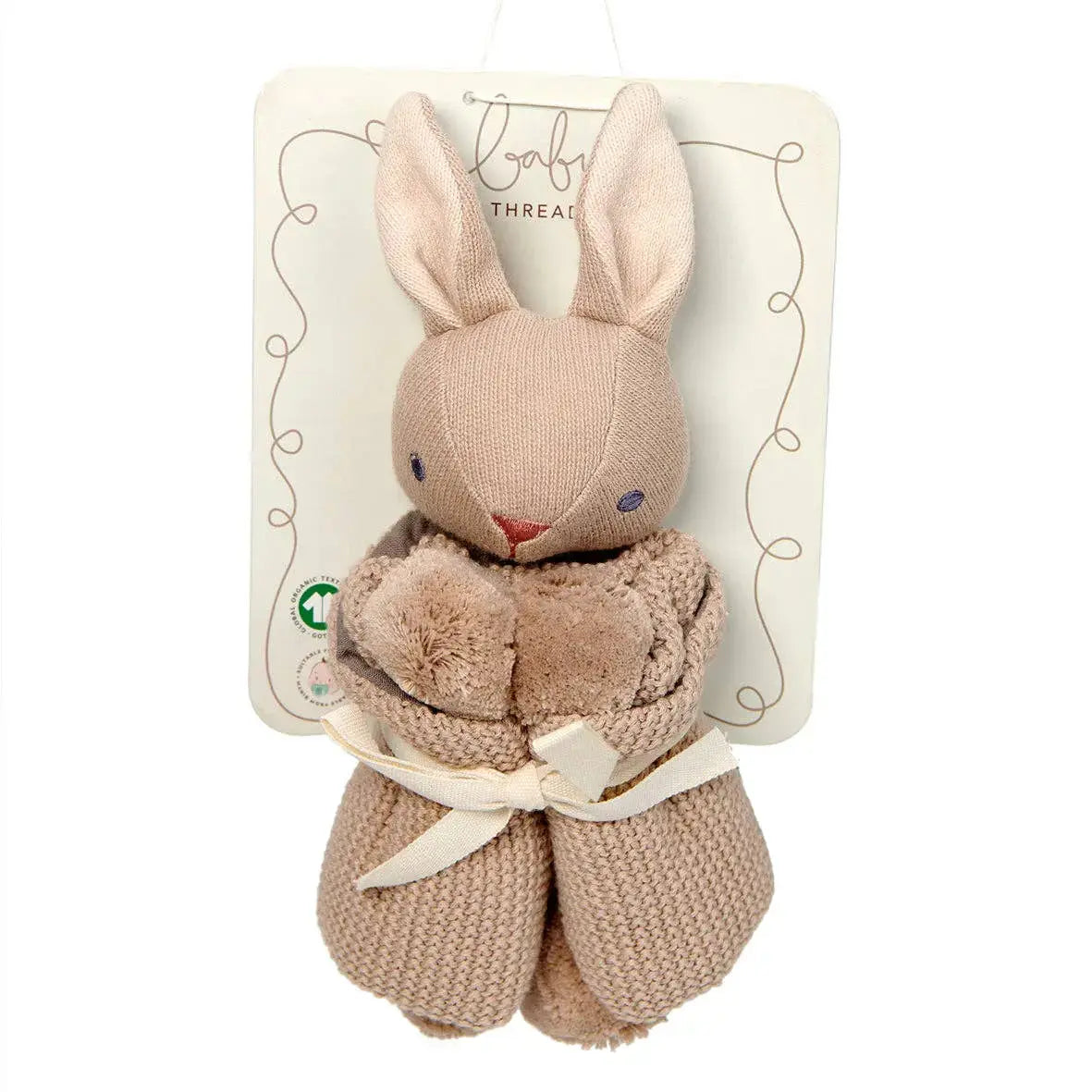 Weiches Häschen Kuscheltier in Taupe mit langen Ohren und gestrickter Kleidung.