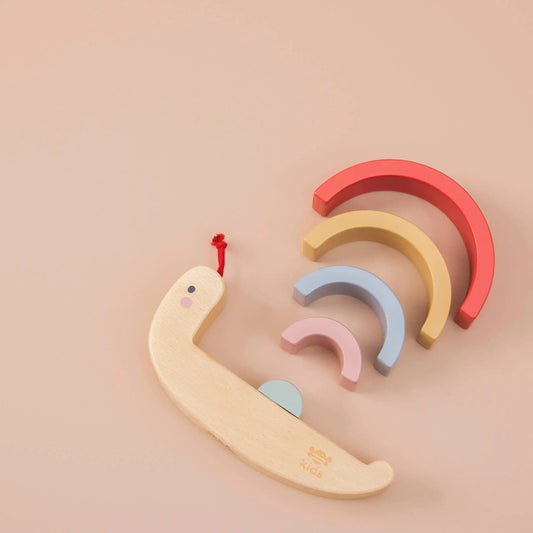 Schnecken Stapelspiel aus Holz mit herausgenommenen Regenbogenbögen