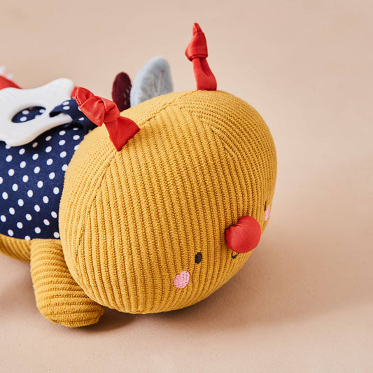 Für Baby eine sensorische Aktivitätsraupe, ab Geburt