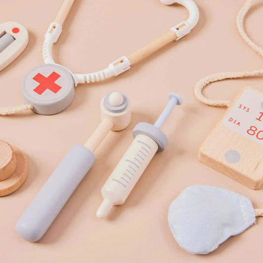 Doktor Rollenspielset aus Holz mit Stethoskop, Spritze und medizinischem Zubehör
