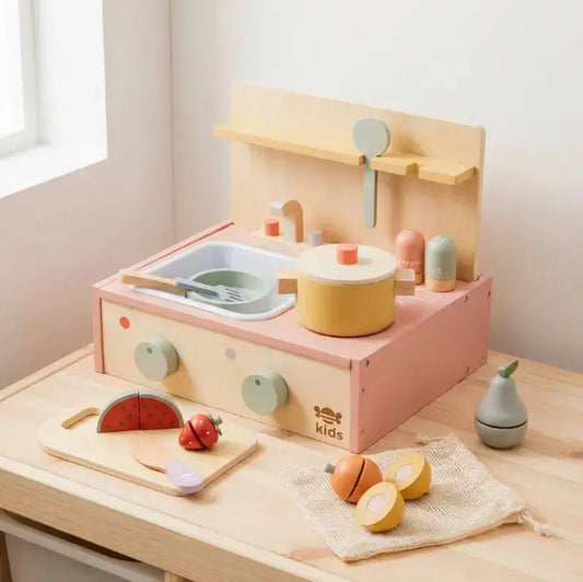 Geschenkset mit Holzspielküche, Schneidebrett und Spielzeugfrüchten für Kinder