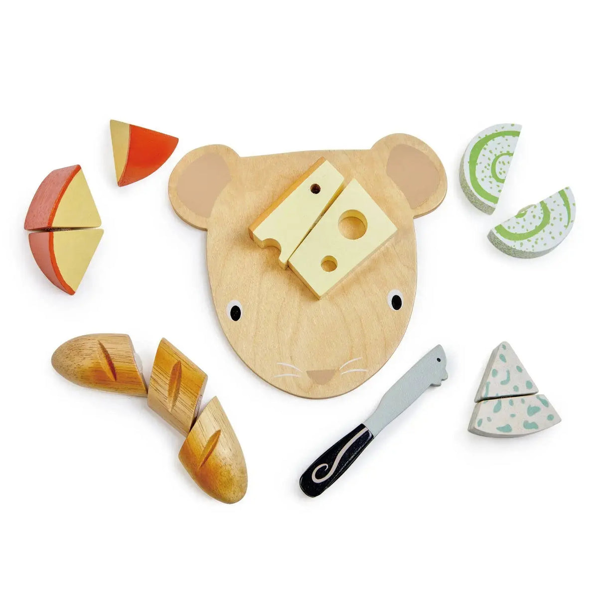 Übersicht des Käse-Sets mit Schneidebrett, verschiedenen Käsesorten, Brot, Trauben und Messer.