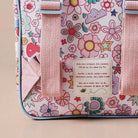 Fronttasche des Kinderrucksacks mit farbenfrohem Blumen- und Tiermuster