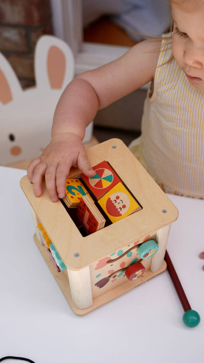 Nachhaltiger Kleinkinder Holz Aktivitätswürfel, ab 2 Jahren