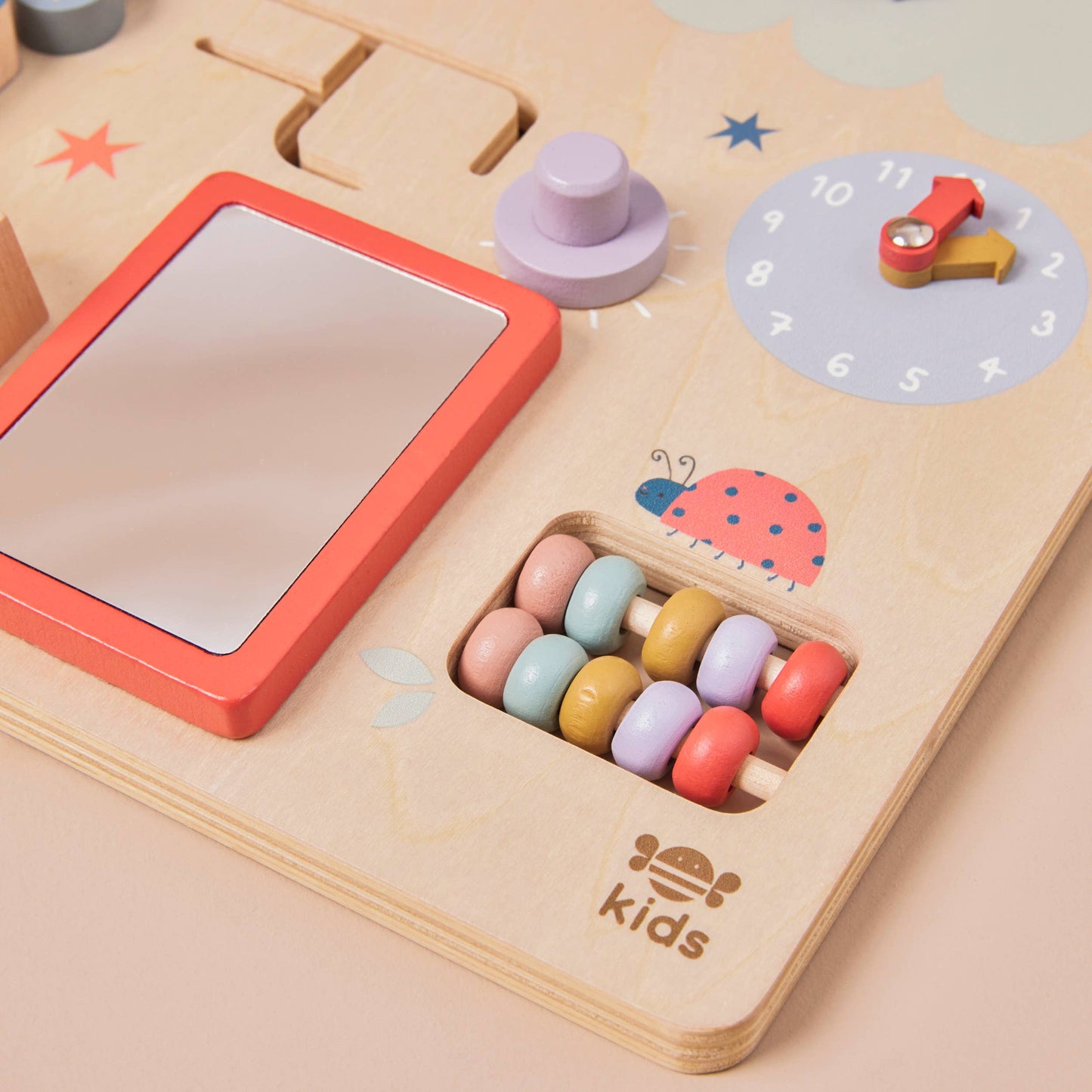 Nachhaltiges Kinder FSC Holz Aktivitätsbrett, ab 12 Monaten