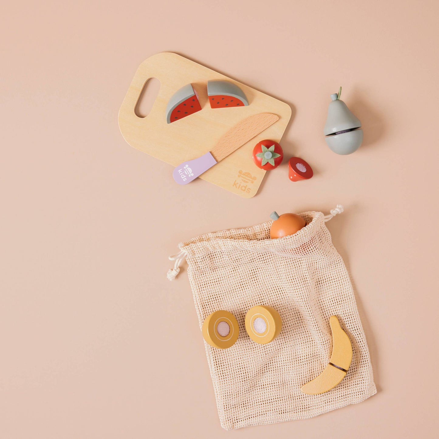 Nachhaltiges Kinder FSC Holz Schneidebrett mit Früchten, ab 2 Jahren