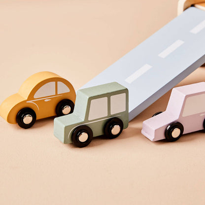 Geschenkset mit Autotransporter und einer Fähre mit Total 7 Fahrzeugen ab 12 Monaten