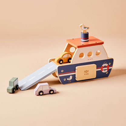 Geschenkset mit Autotransporter und einer Fähre mit Total 7 Fahrzeugen ab 12 Monaten