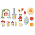 Zubehör des Holzpuppenhauses mit Möbeln, Blumen, Figuren und kleinen Spielelementen