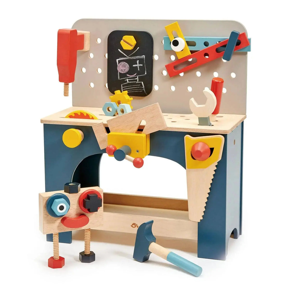 Werkbank aus Holz mit Hammer, Säge, Schraubendreher, Schraubenschlüssel, Bohrmaschine und integrierter Tafel.
